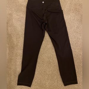 Lululemon charcoal, dark gray, HR wunder train leggings size 6, 23”, Like New